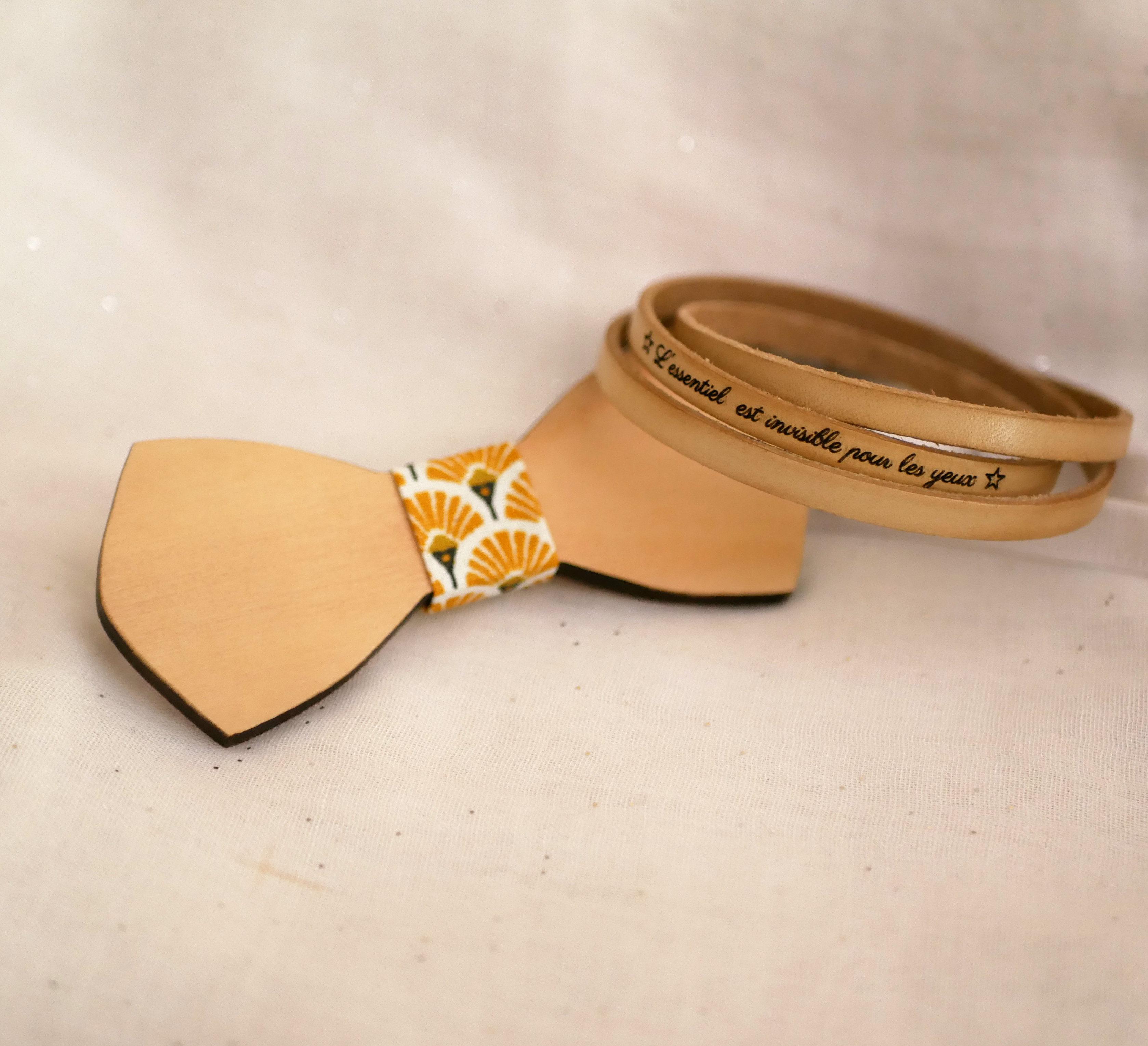 natural flap bow tie 
