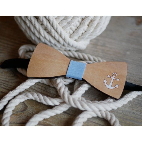 With white painted navy anchor design engraving