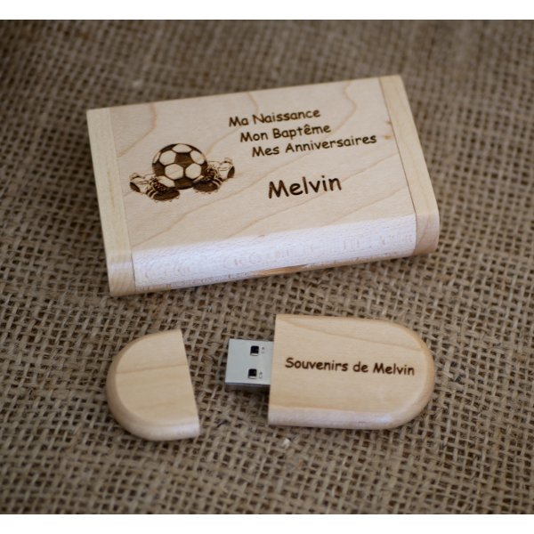 Engraving on a maple USB key