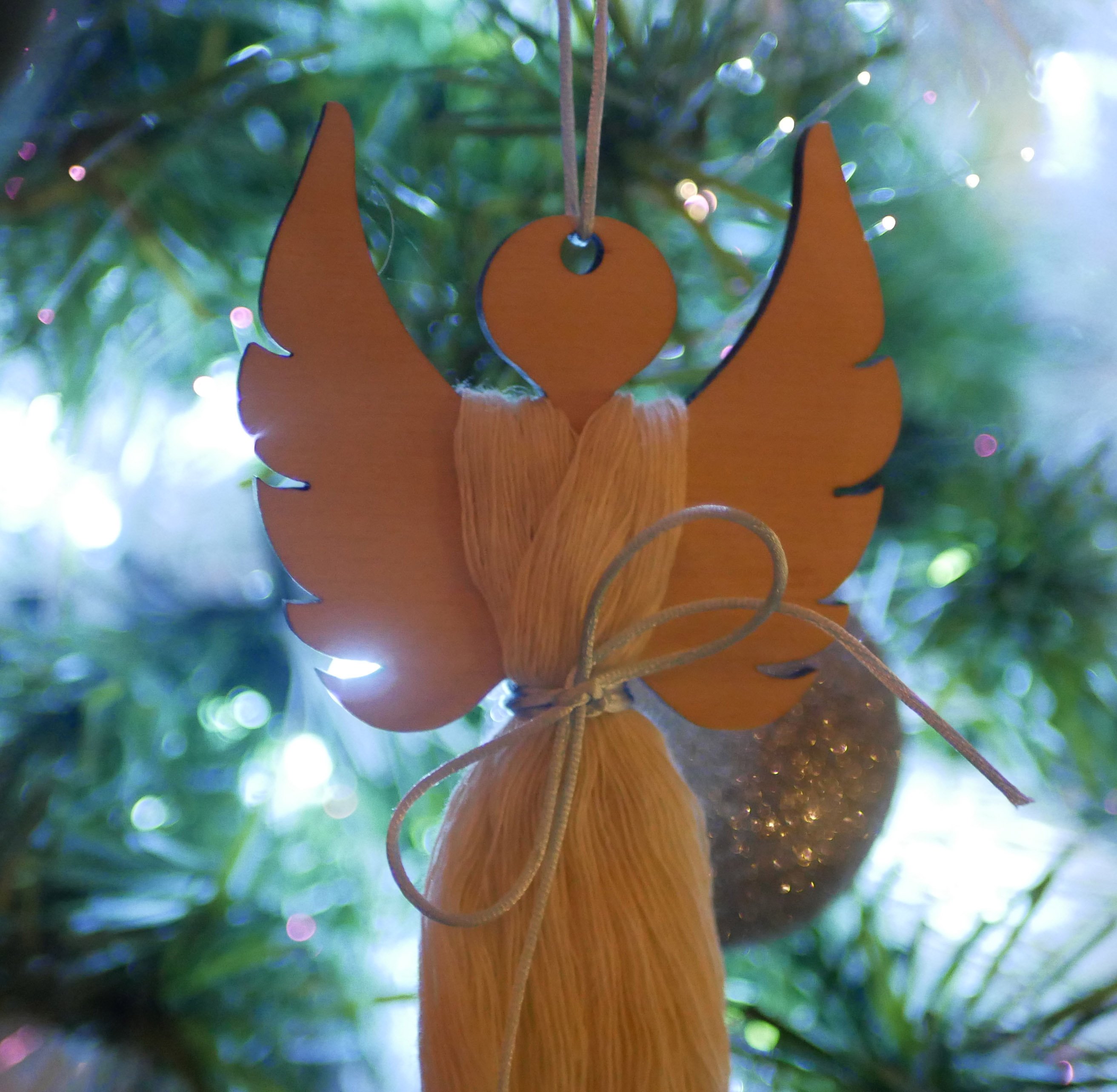 Wooden angel to hang as a do-it-yourself doll 