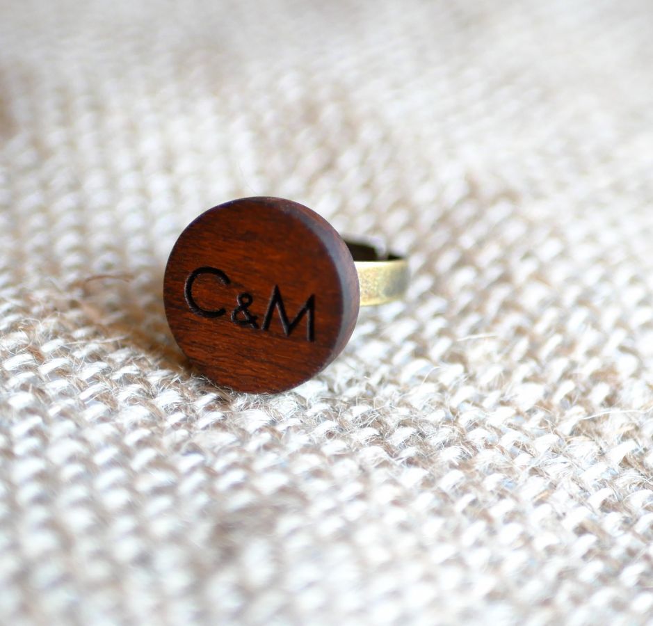 Personalized wood cabochon ring by engraving