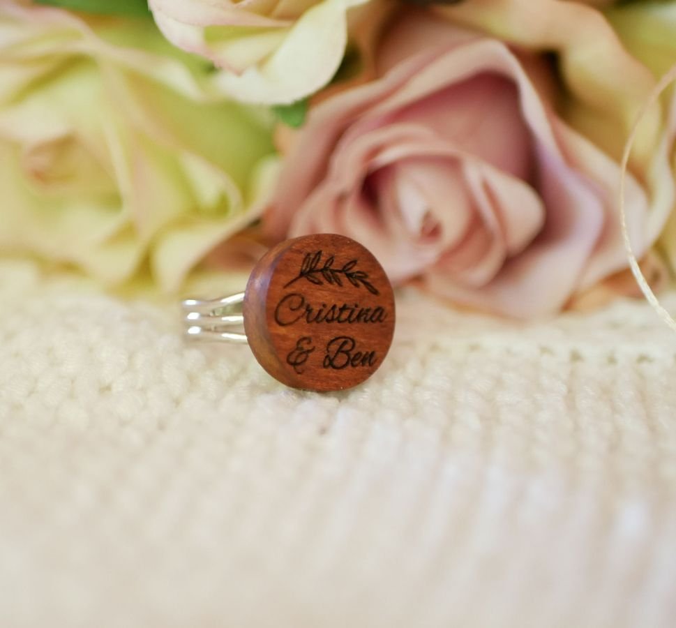 Personalized wood cabochon ring by engraving