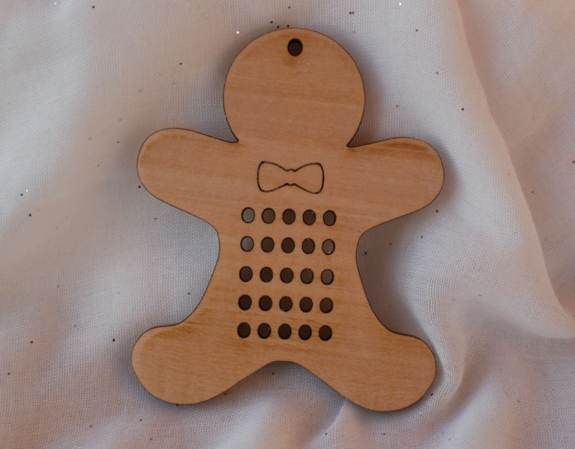 Wooden Christmas cookie man to embroider and decorate yourself 