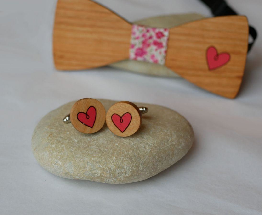 Wooden cufflinks with painted hearts