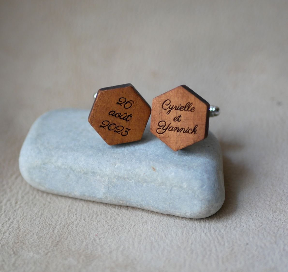 Hexagonal wooden cufflinks to personalize