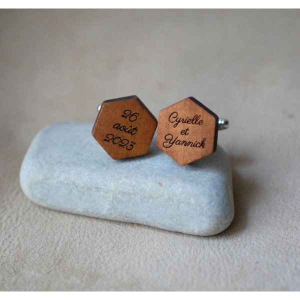 Hexagonal wooden cufflinks to personalize