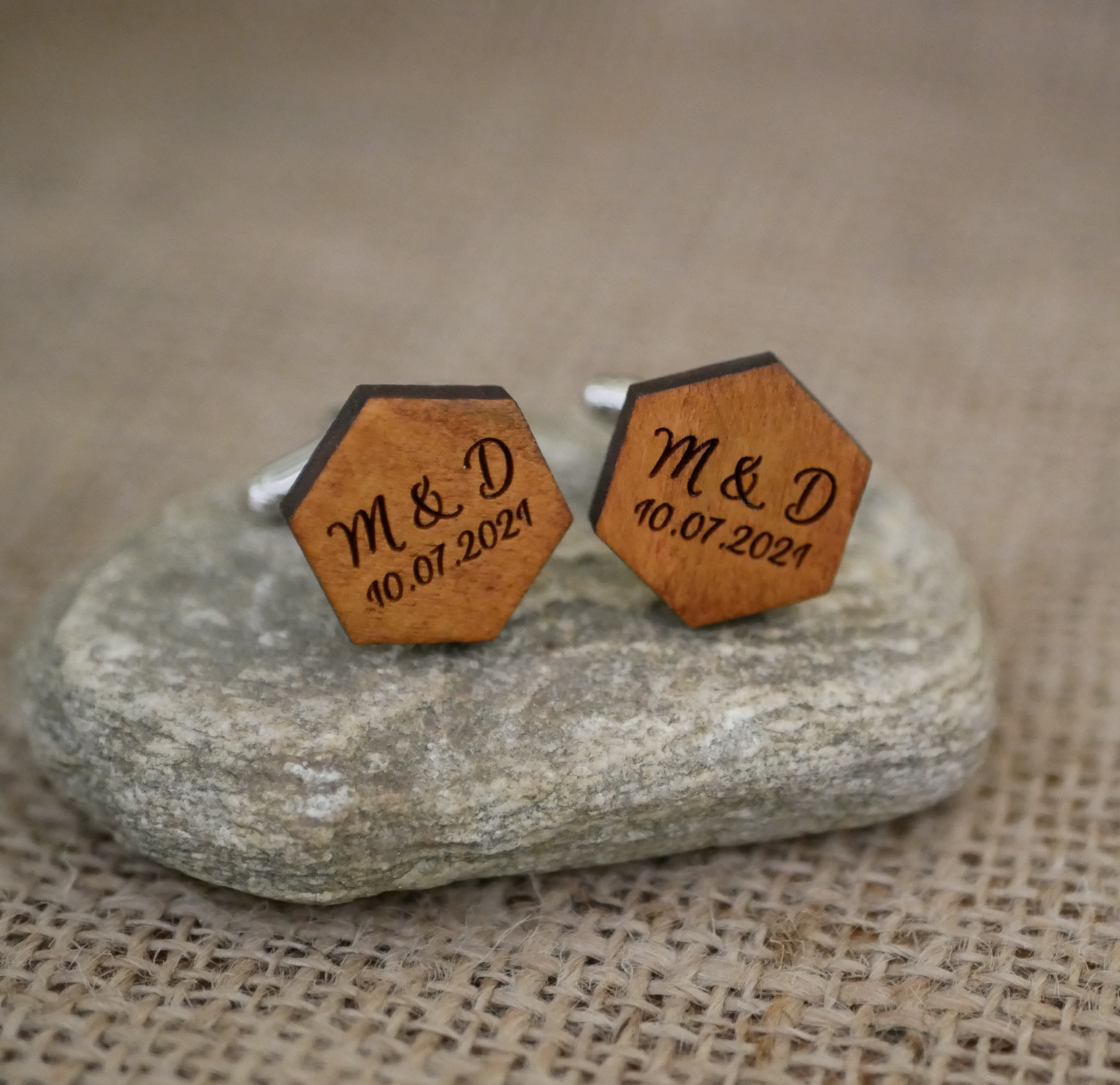 Hexagonal wooden cufflinks to personalize