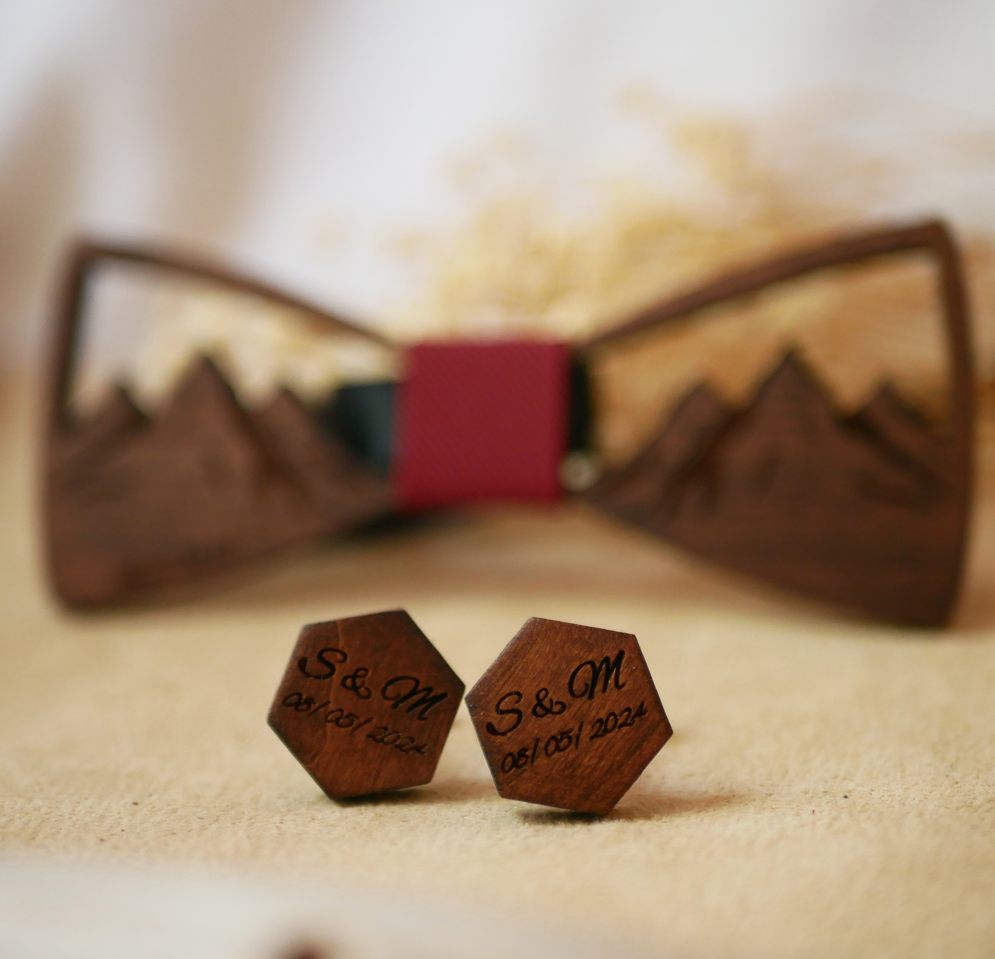 Hexagonal wooden cufflinks to personalize