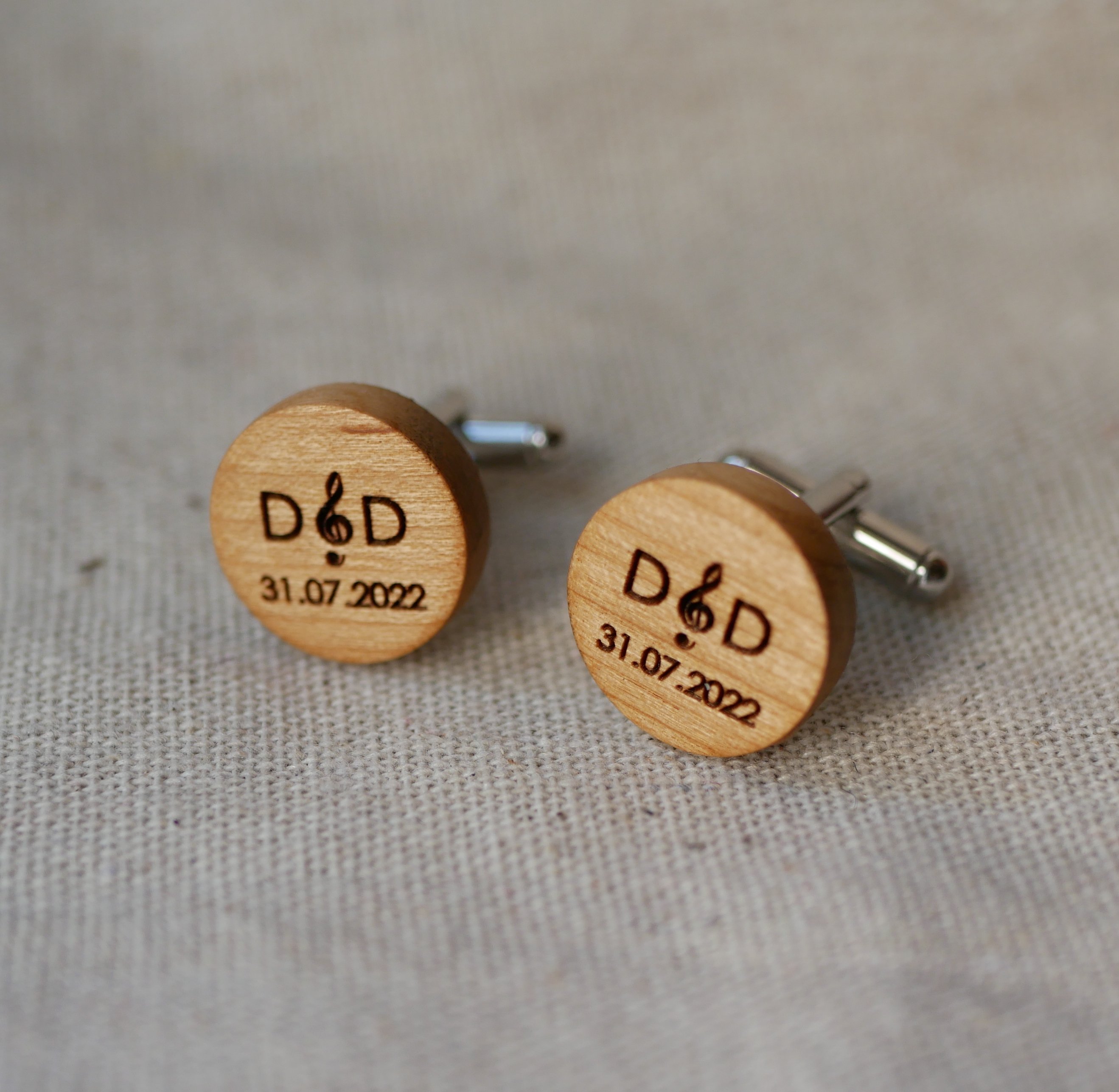 Round wooden cufflinks to personalize 18mm