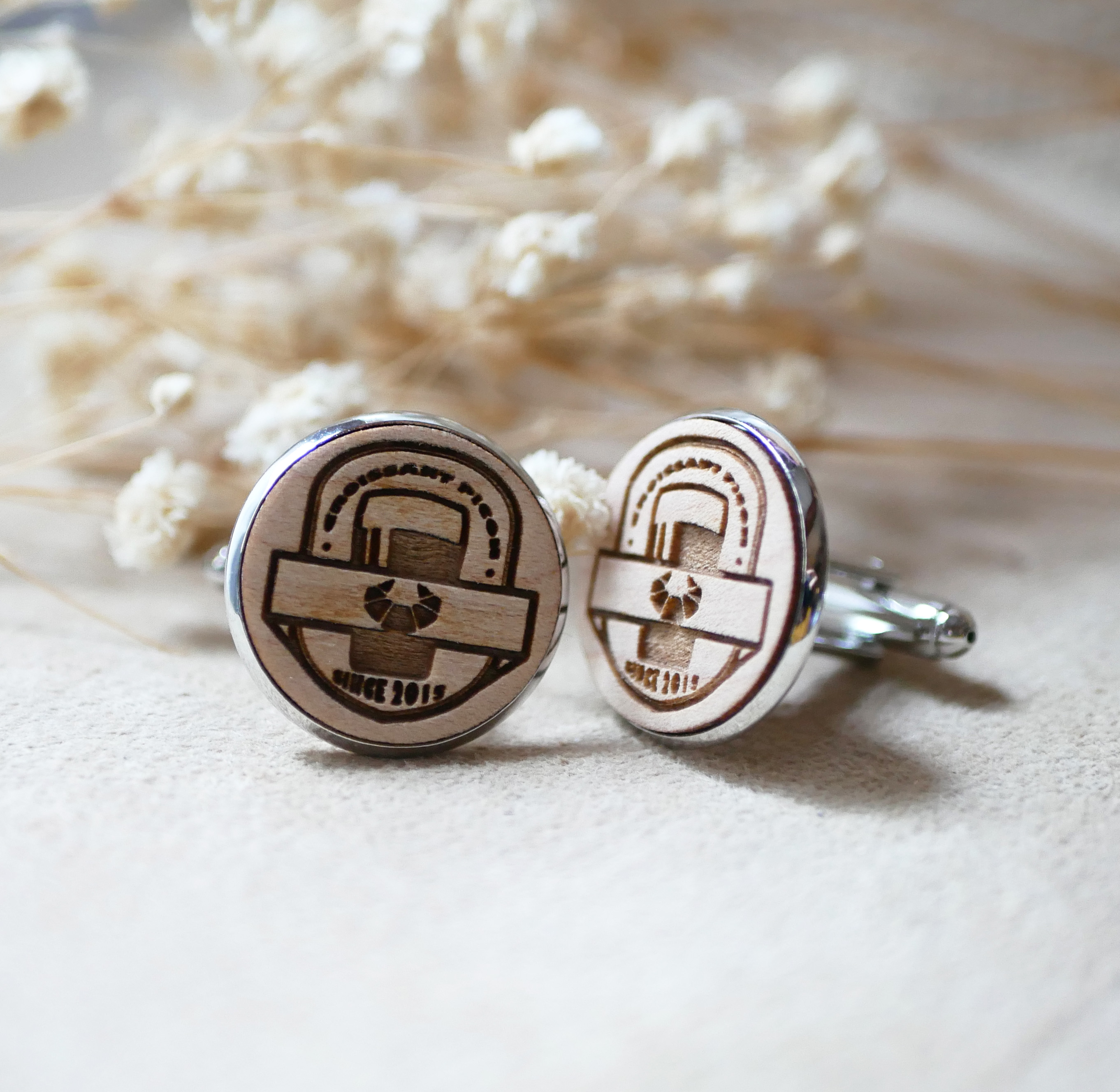 Cufflinks cabochon set engraved design