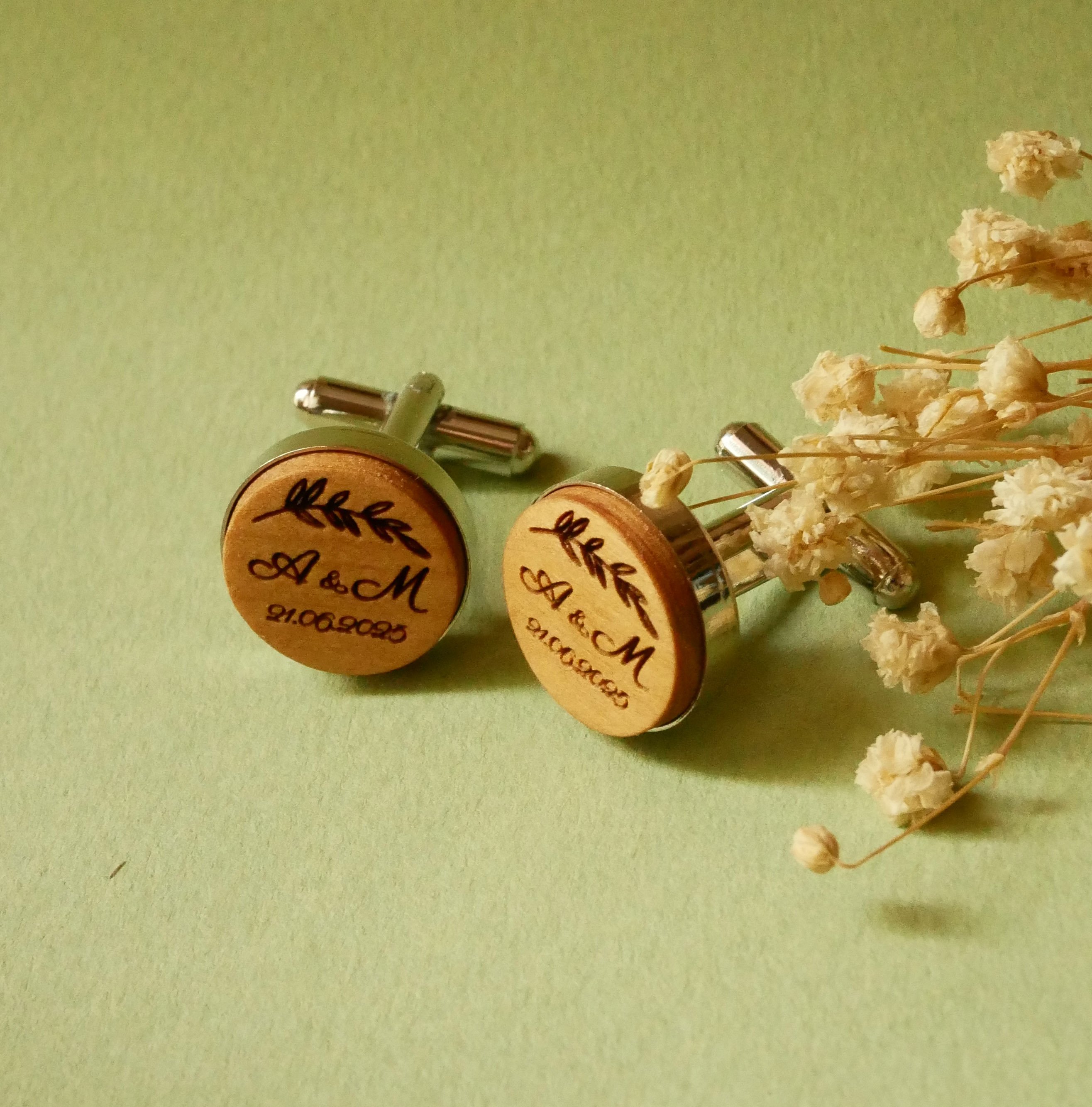 Silver plated cufflinks 16 mm in engraved wood 