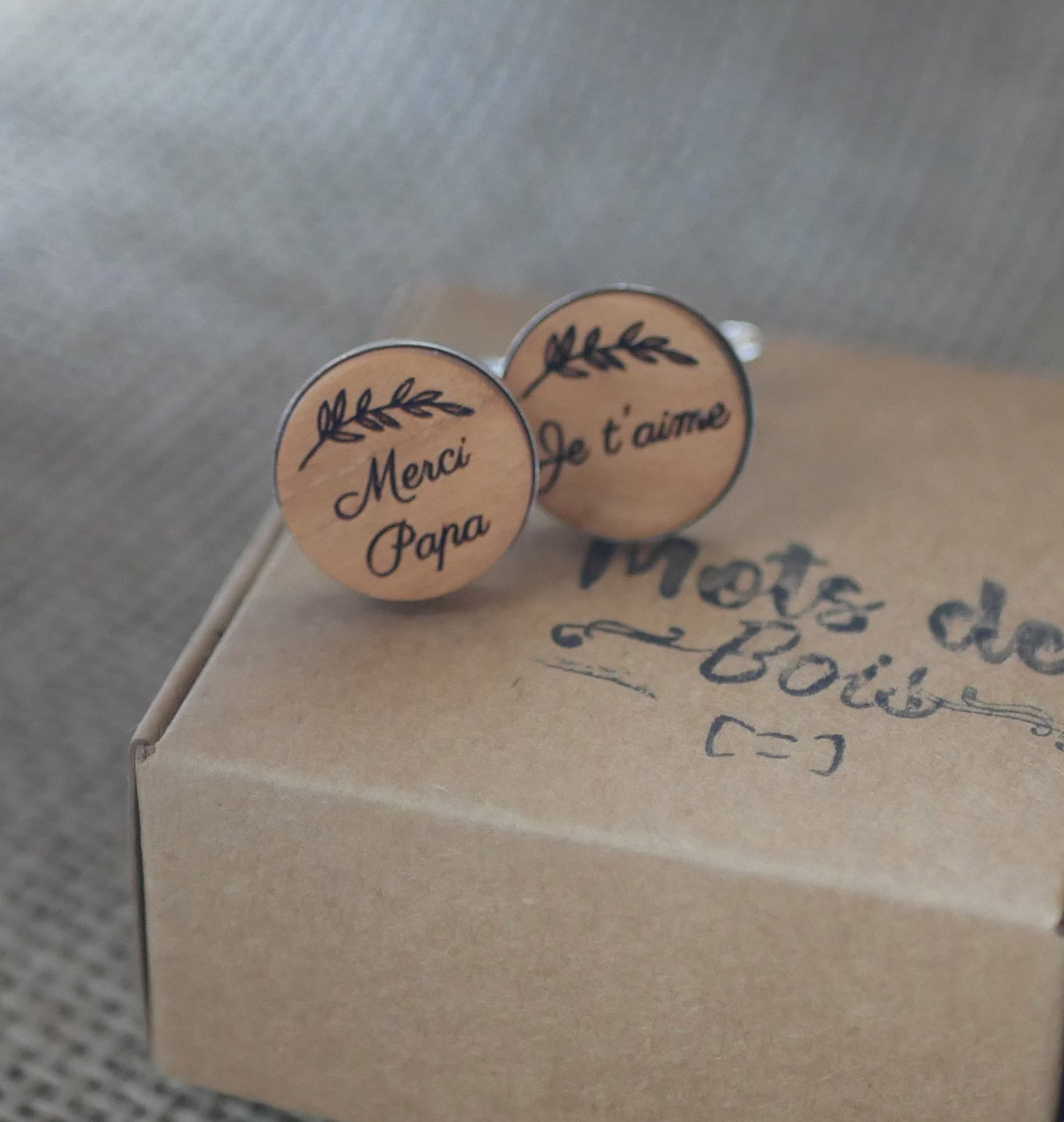 Silver plated cufflinks 16 mm in engraved wood 