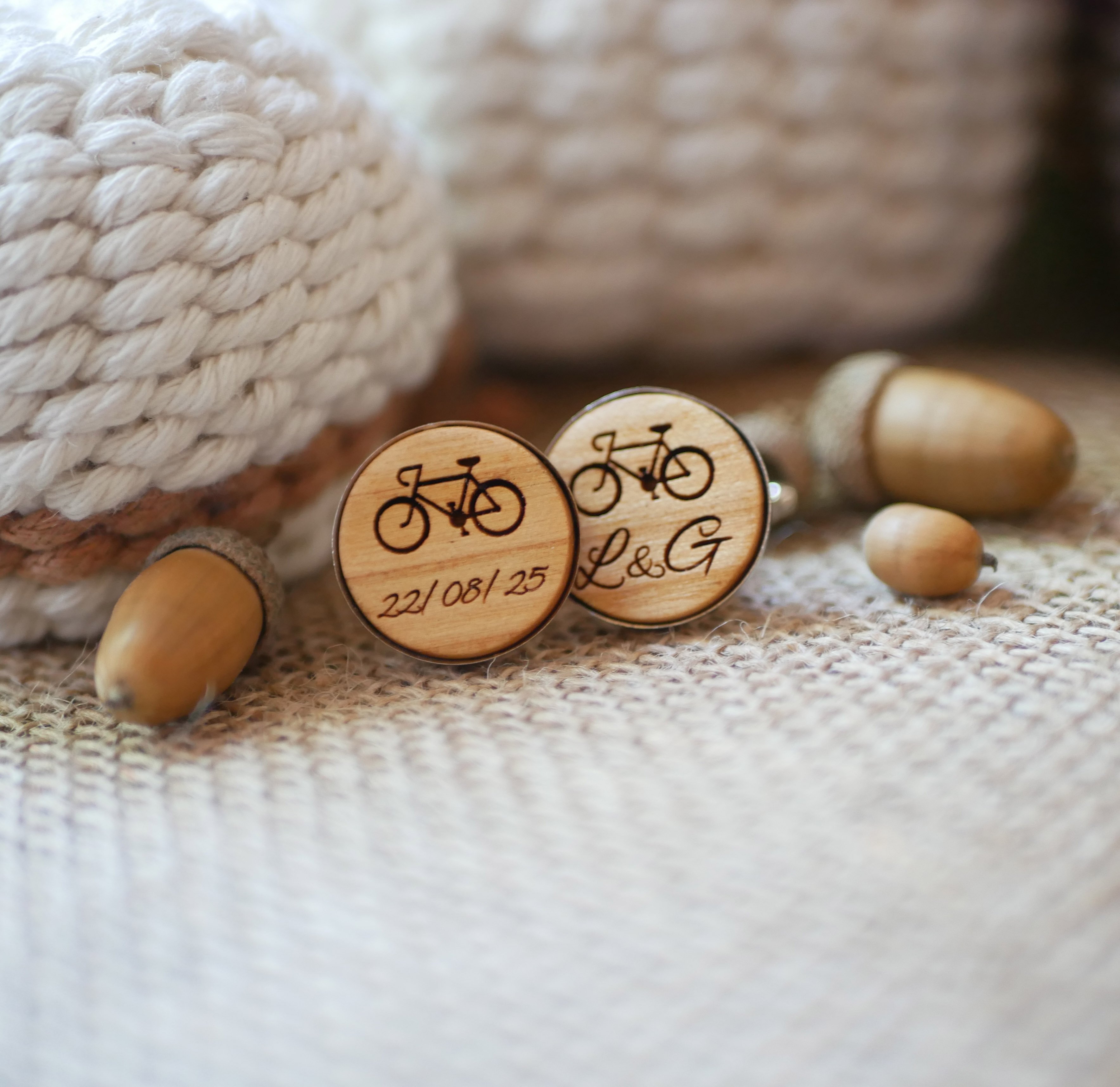 Silver plated cufflinks 16 mm in engraved wood 