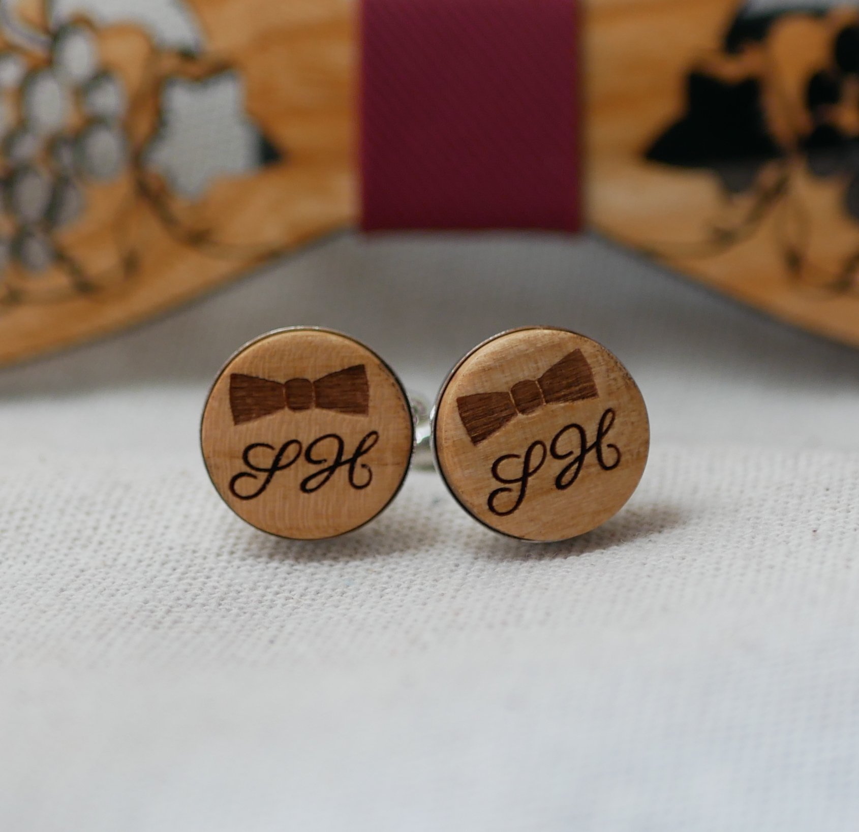 Silver plated cufflinks 16 mm in engraved wood 
