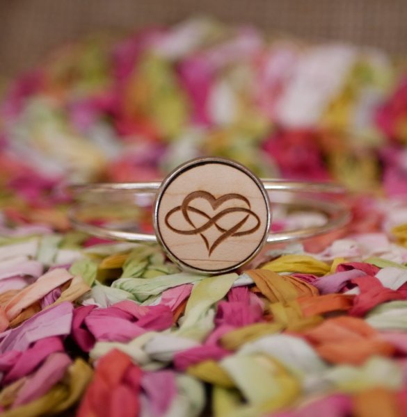 Bracelet with wood cabochon to personalize and silver plated metal