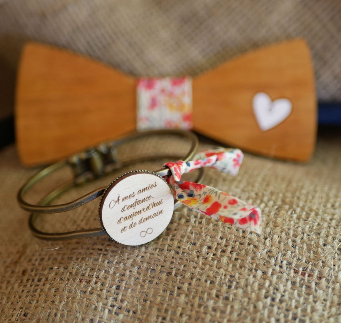 Brass and wood bracelet with customizable cabochon 