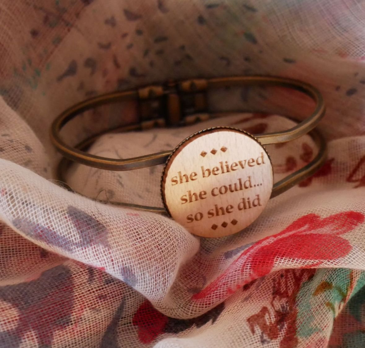 Brass and wood bracelet with customizable cabochon 