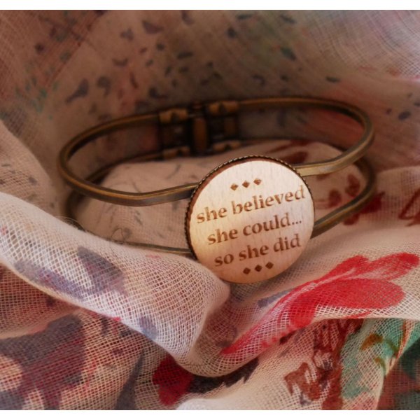 Brass and wood bracelet with customizable cabochon 