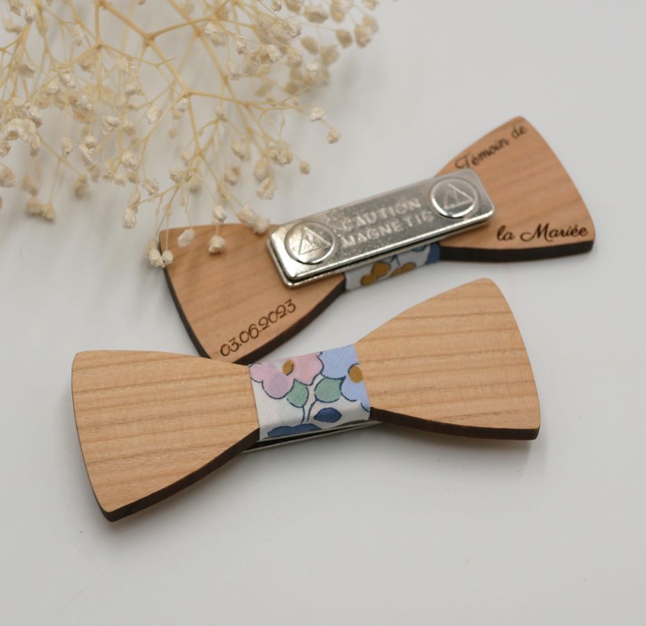 Wooden mini bow tie brooch to personalize