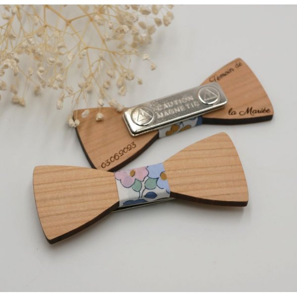 Wooden mini bow tie brooch to personalize