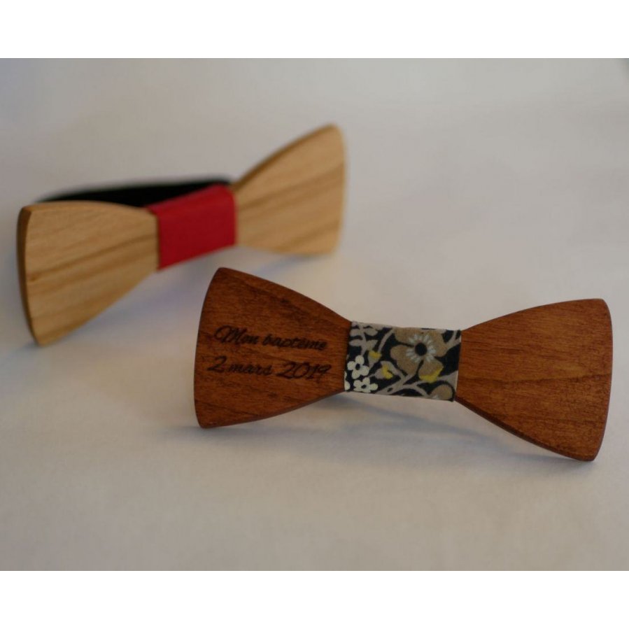 Wooden mini bow tie brooch to personalize