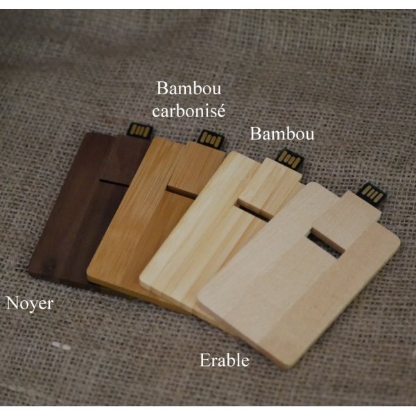 Walnut wood card with 32 GB USB key to be personalized by engraving