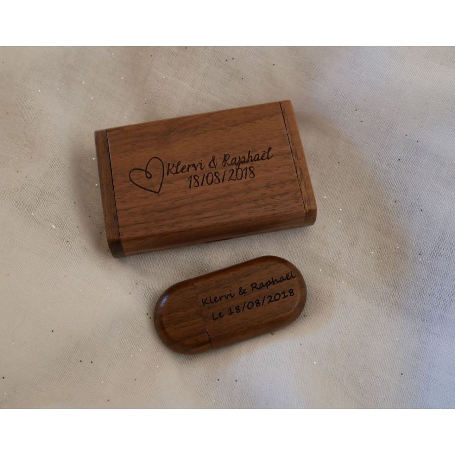 Walnut wood 3.0 USB key and case 32 GB customizable