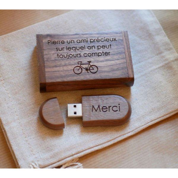 Walnut wood box and 64 GB USB key, customizable