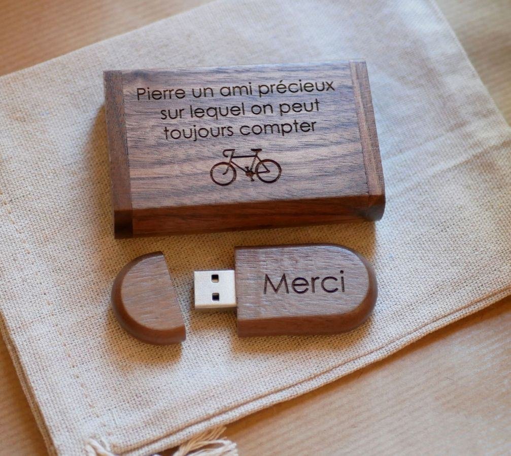 Walnut wood box and 64 GB USB key, customizable