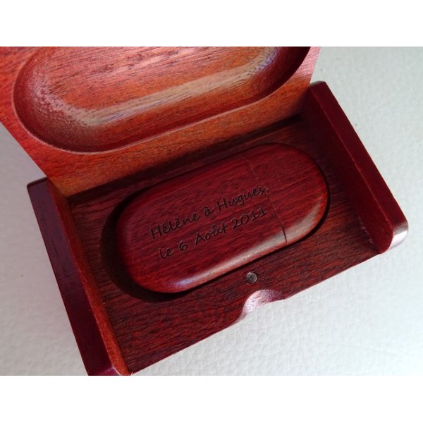 32 GB 3.0 red wood Usb key in a box to be personalized by engraving