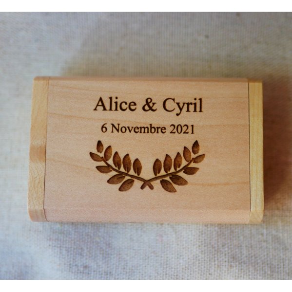 32 GB 3.0 Usb flash drive in light maple wood custom case