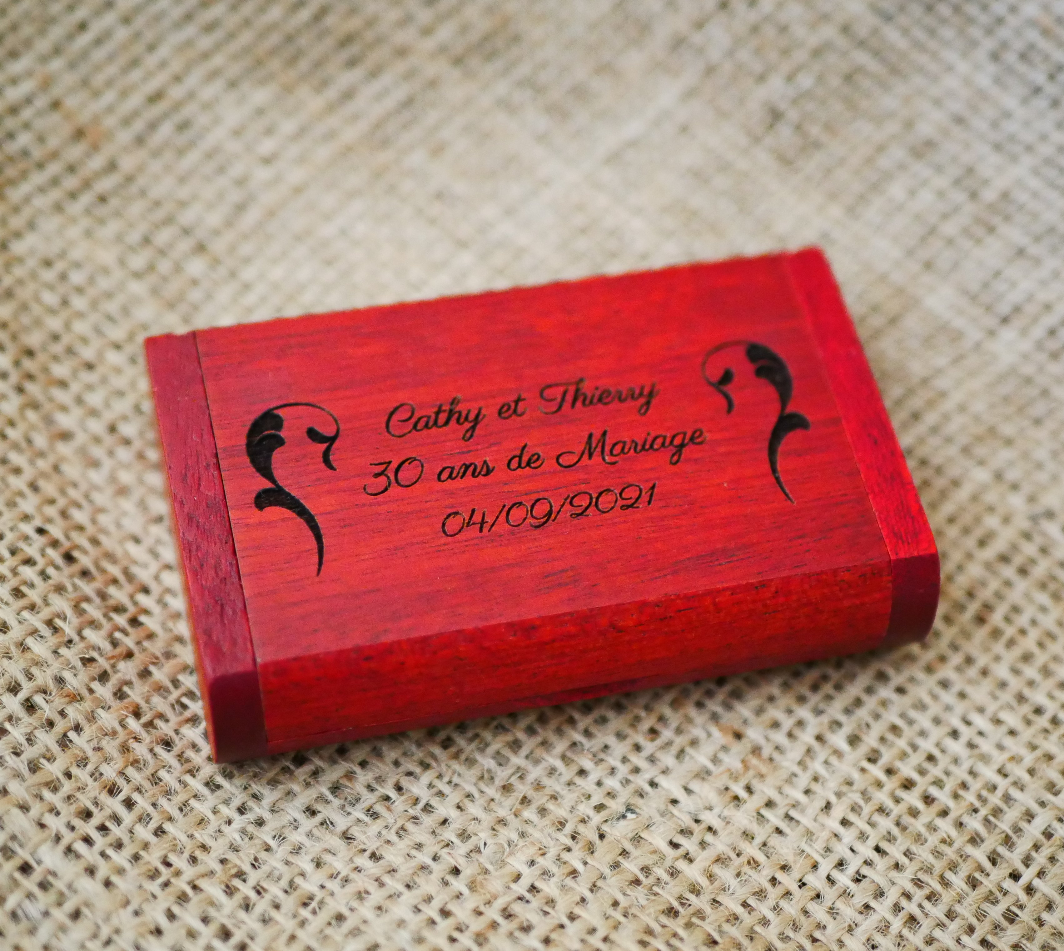 32 GB 3.0 red wood Usb key in a box to be personalized by engraving