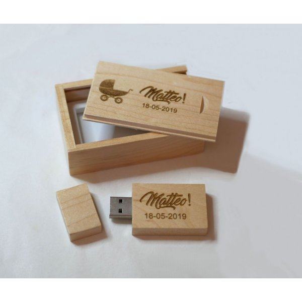 32GB Usb Key in a maple box to personalize