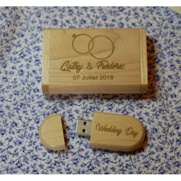 32 GB 2.0 bamboo wood USB flash drive in customizable case