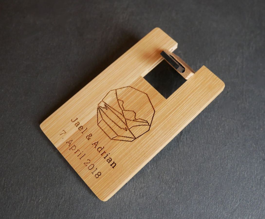 32 GB USB key Carbonized bamboo wood card to be personalized by engraving