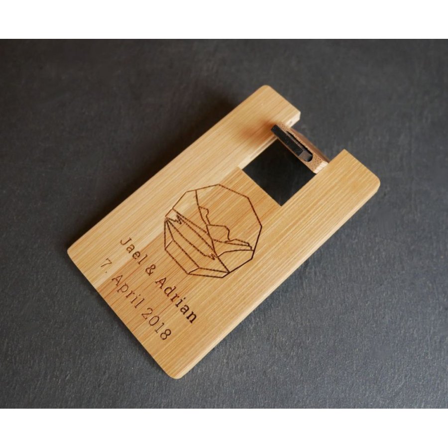 32 GB USB key Carbonized bamboo wood card to be personalized by engraving