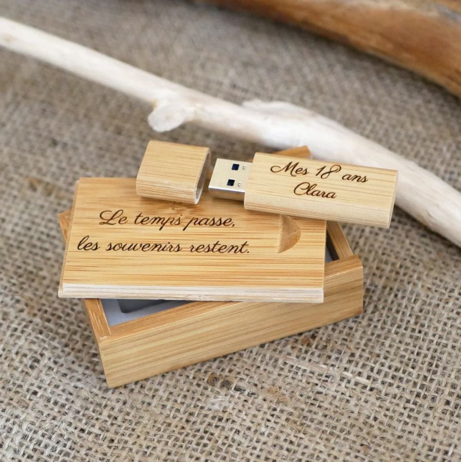 32 GB Usb 3.0 Key in bamboo wood case to be personalized by engraving 