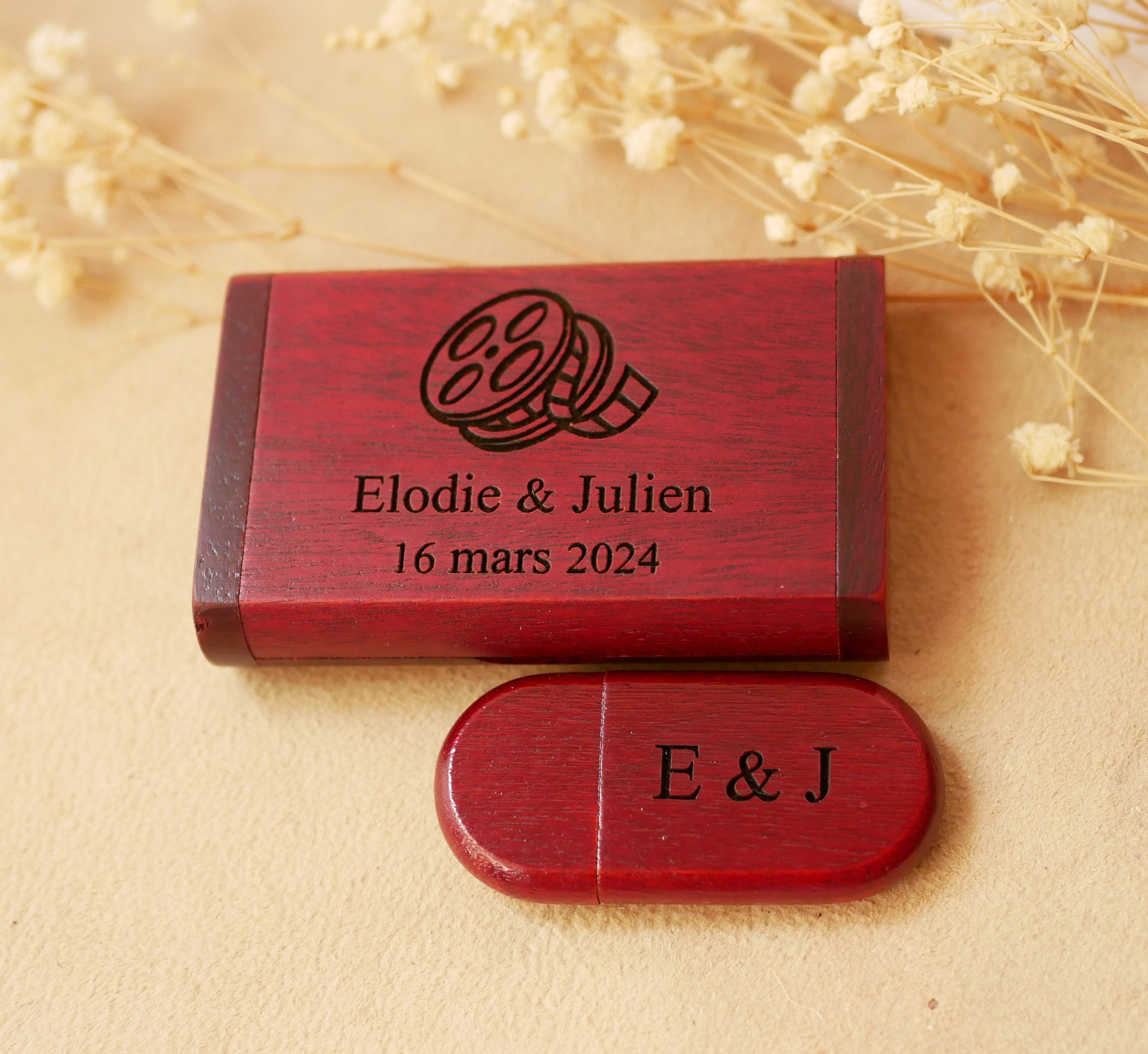32 GB 3.0 red wood Usb key in a box to be personalized by engraving