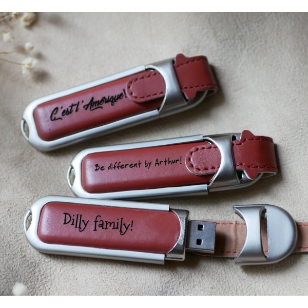 32Gb USB key in brown leather case to personalize