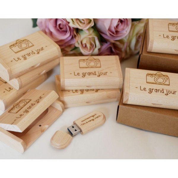 64 GB 3.0 Usb key in a personalized maple wood case