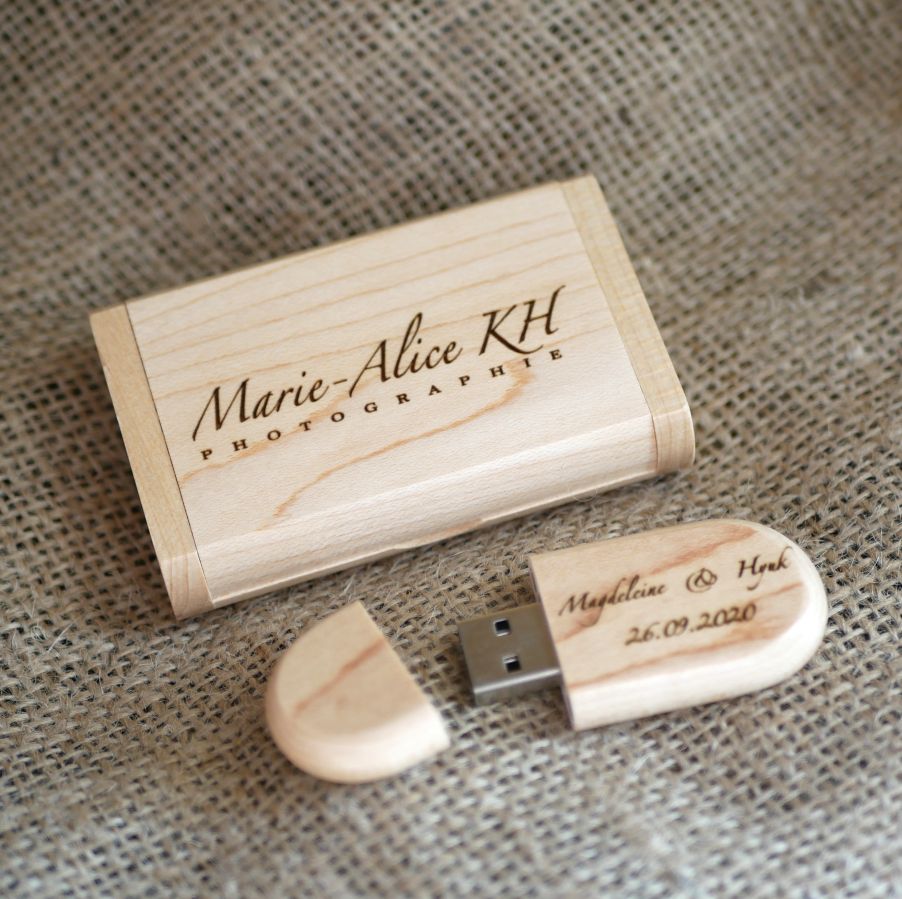 64 GB 3.0 Usb key in a personalized maple wood case