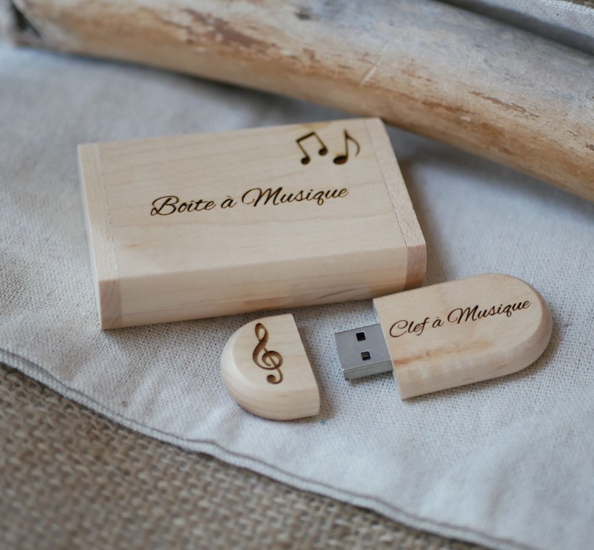 64 GB 3.0 Usb key in a personalized maple wood case