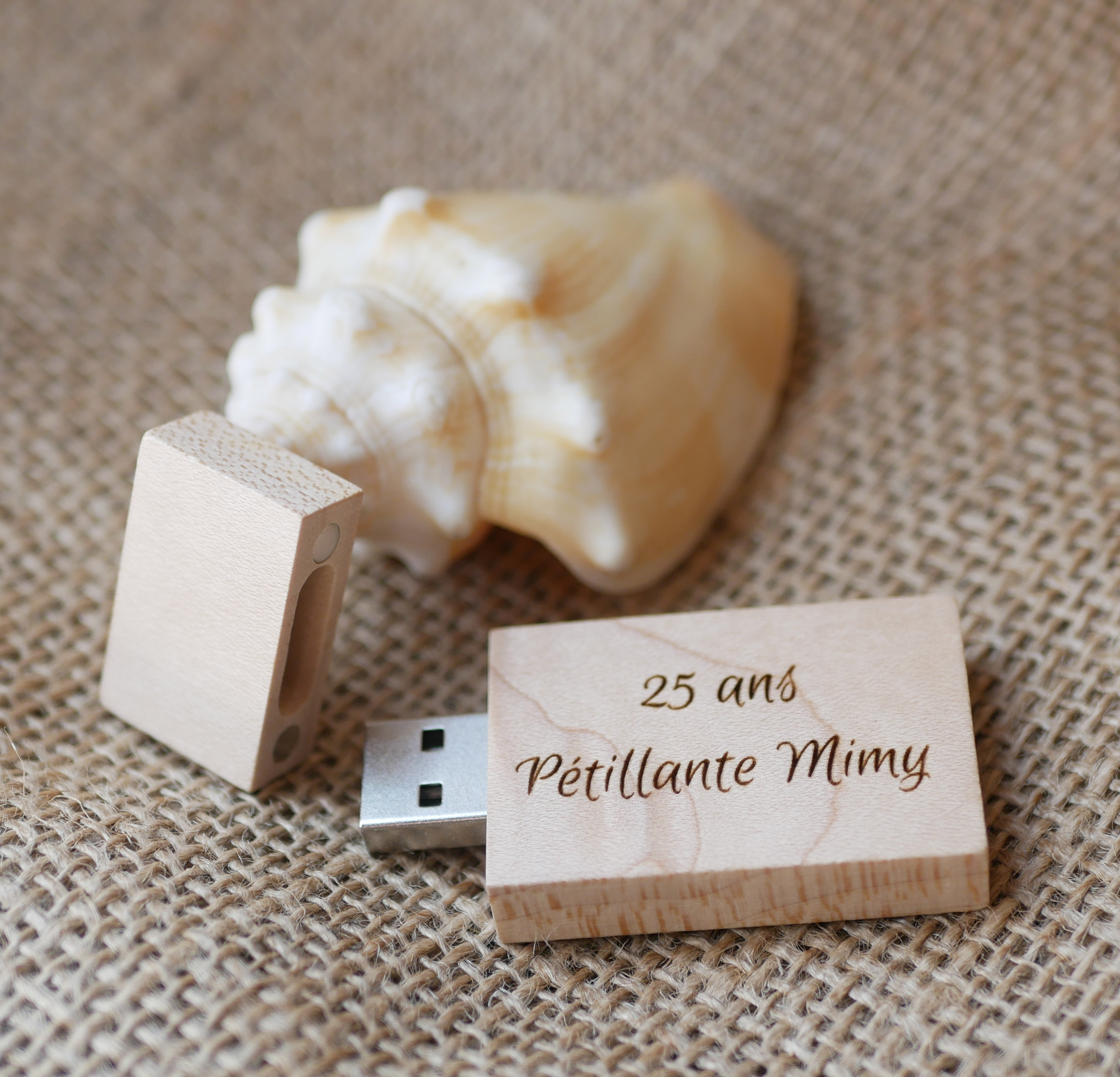 Wooden USB key 32 Gb rectangular to personalize by engraving