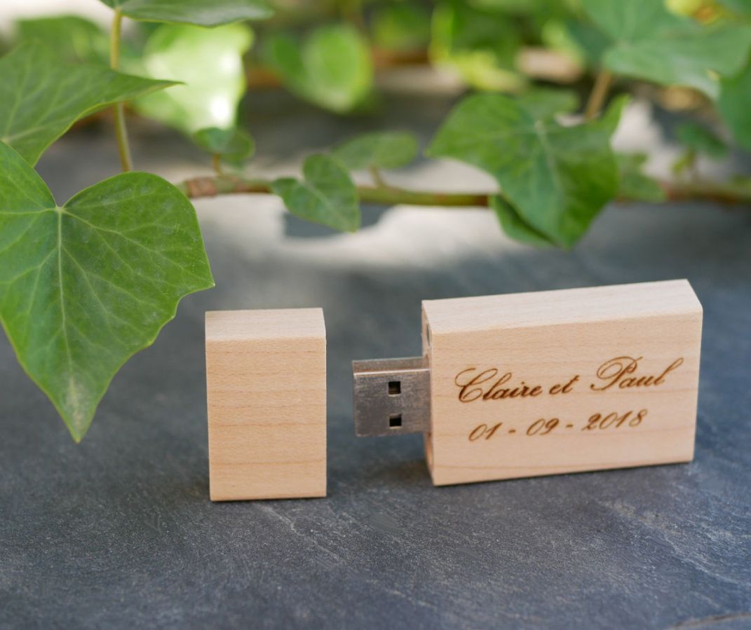 Wooden USB key 32 Gb rectangular to personalize by engraving