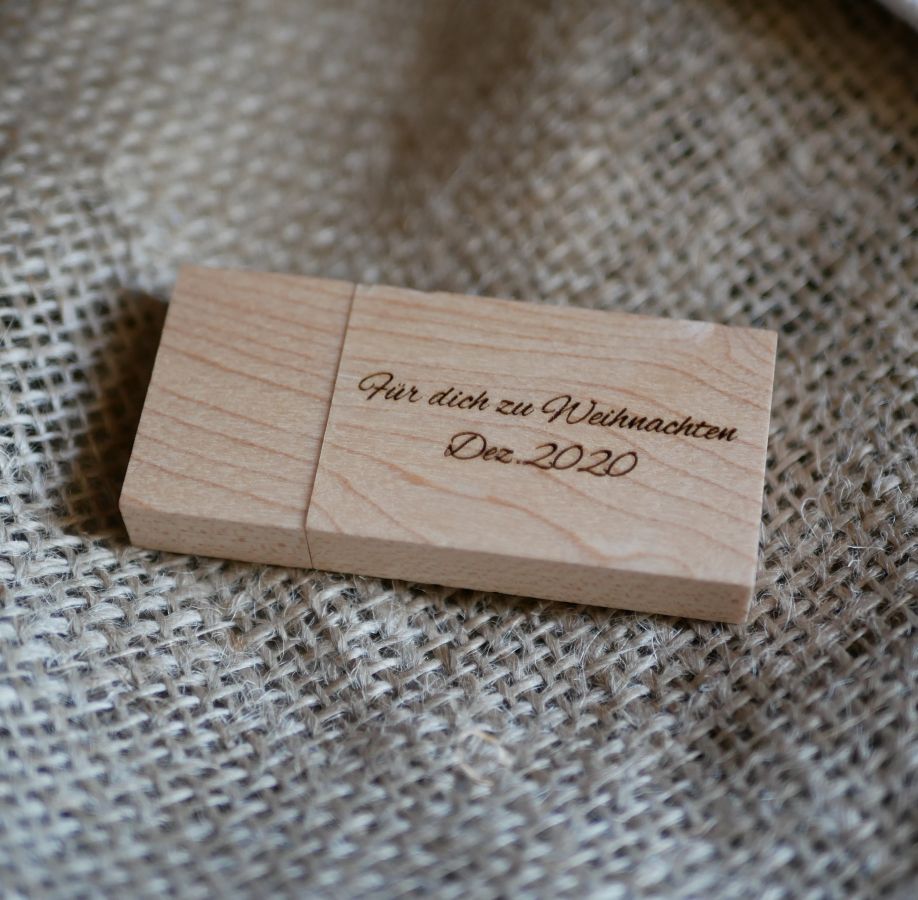 Wooden USB key 32 Gb rectangular to personalize by engraving