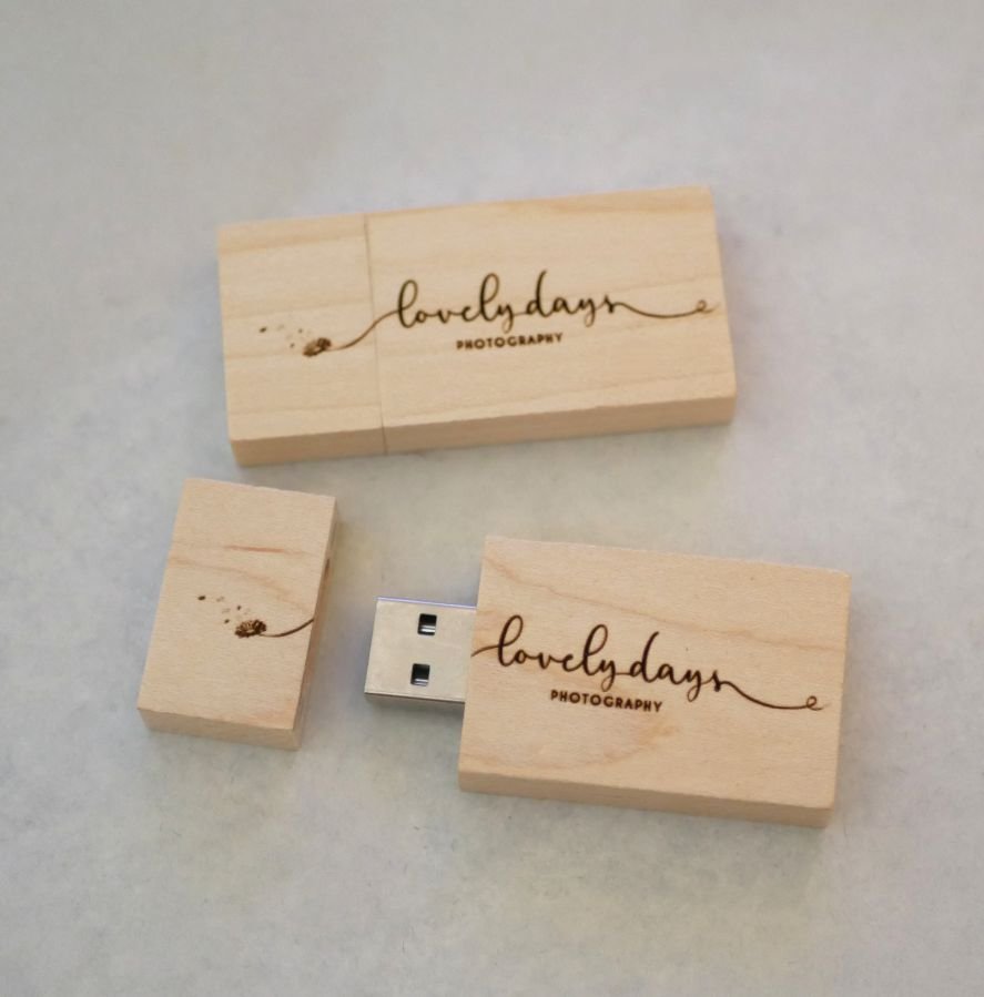 Wooden USB key 32 Gb rectangular to personalize by engraving