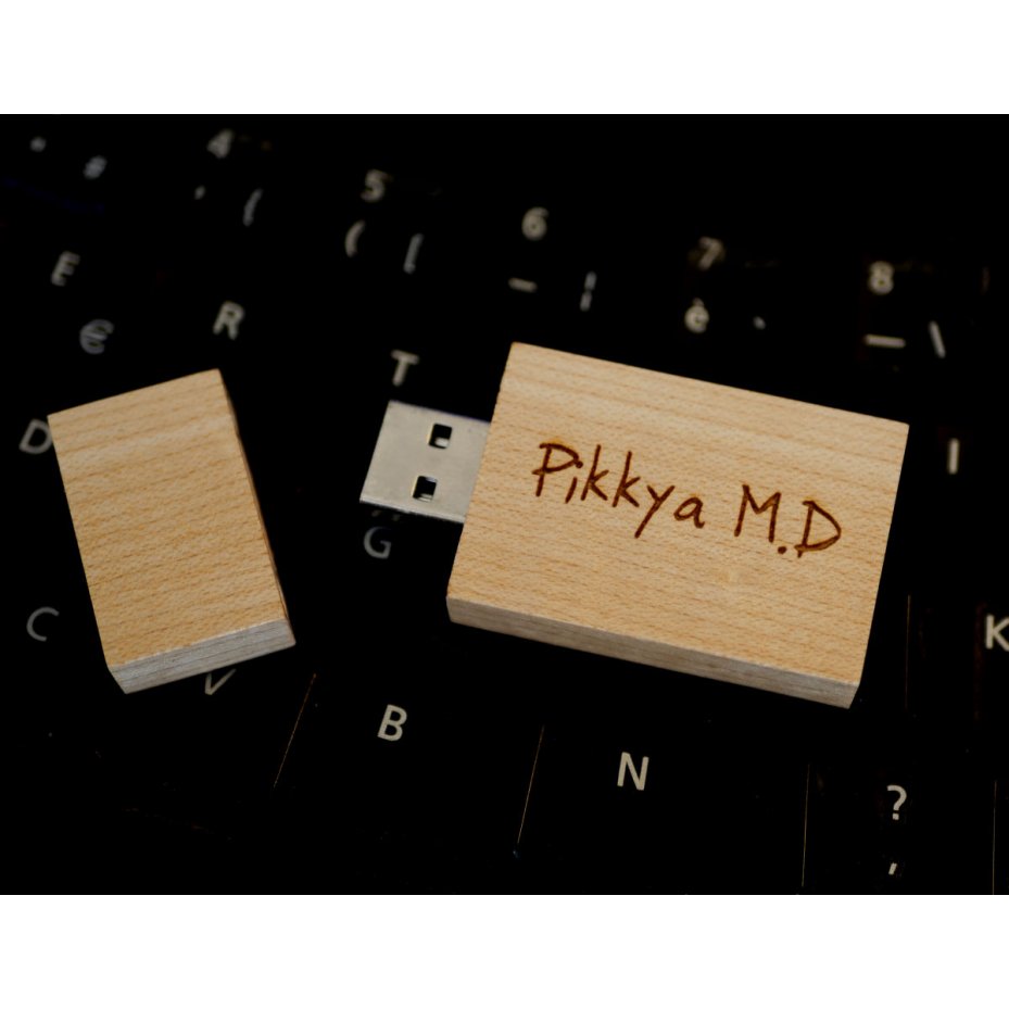 Wooden USB key 32 Gb rectangular to personalize by engraving