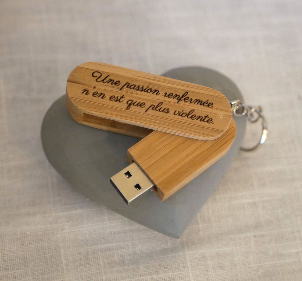 USB key bamboo 32 Gb in key ring to engrave and personalize