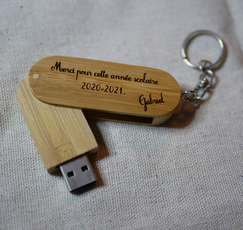 USB key bamboo 32 Gb in key ring to engrave and personalize