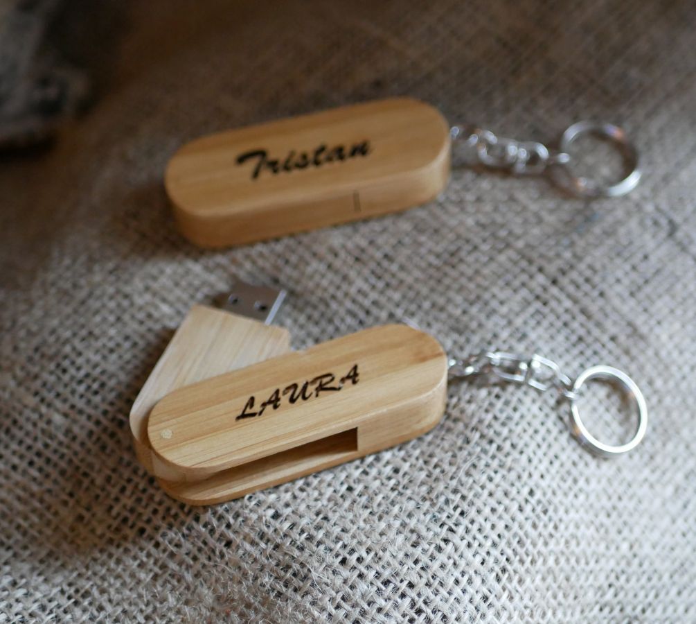 USB key bamboo 32 Gb in key ring to engrave and personalize